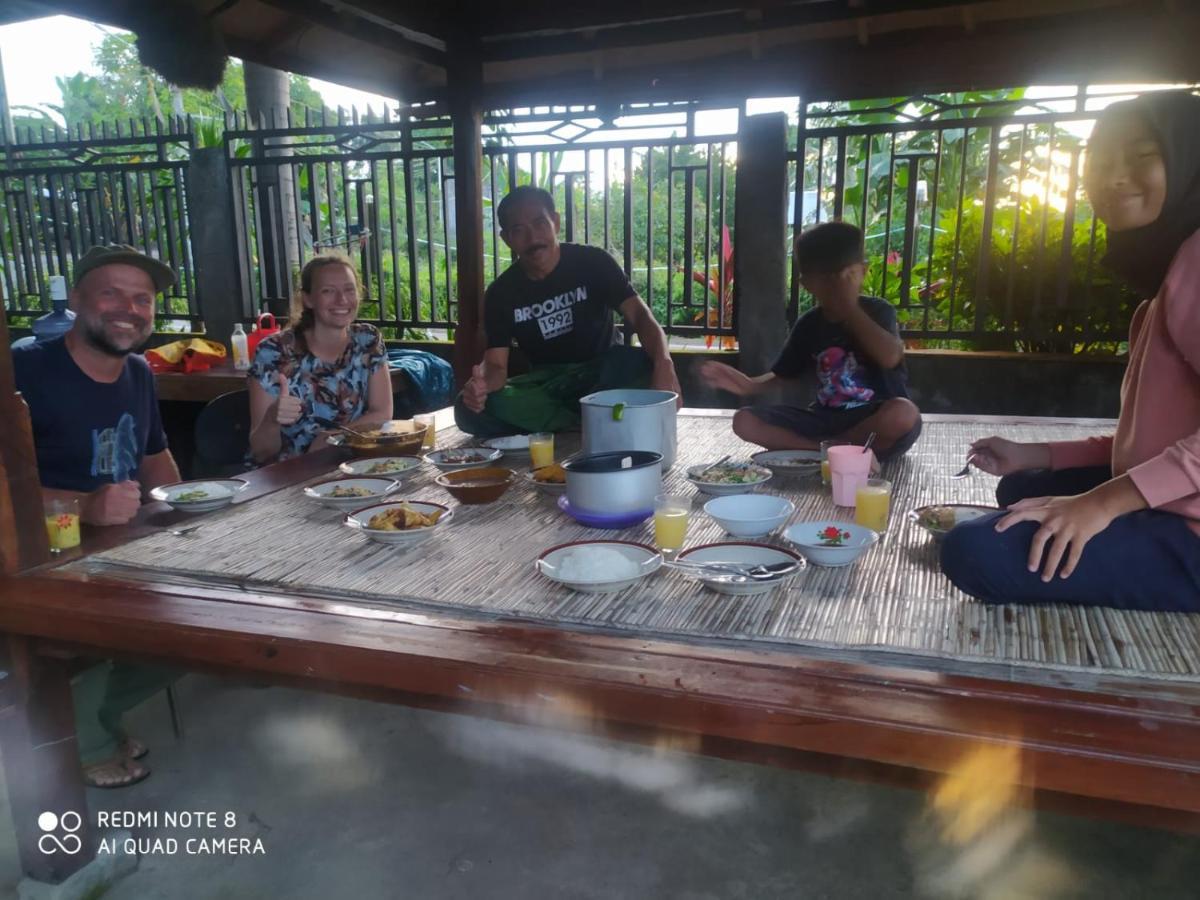 Akria Bed And Breakfast Bayan 外观 照片